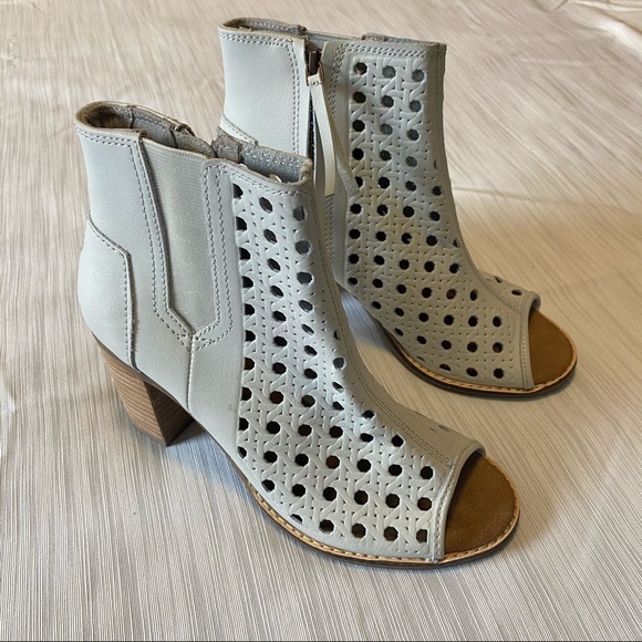 Toms Shoes - Toms Majorca Womens Leather Ankle Boots in Dove 7